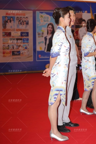 海航灰丝高跟空姐奏古筝（完整版）