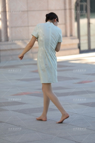 超薄肉丝的美眉（完整版）