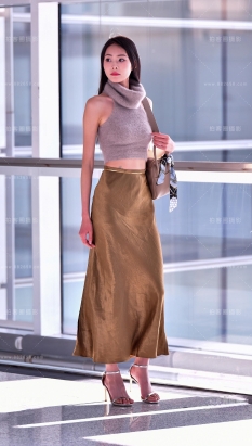 ★银色高跟长裙美女【原图➕视频】（完整版）
