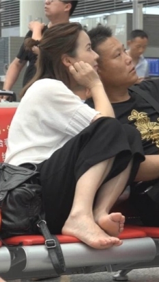 遇见美女shao妇抠脚视频 [191 MB/WMV] （视频版）