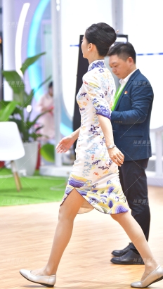 工作中的小姐姐 【图片➕视频】