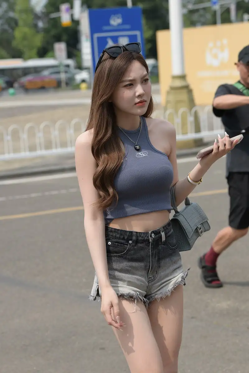 28075050265.webp.webp