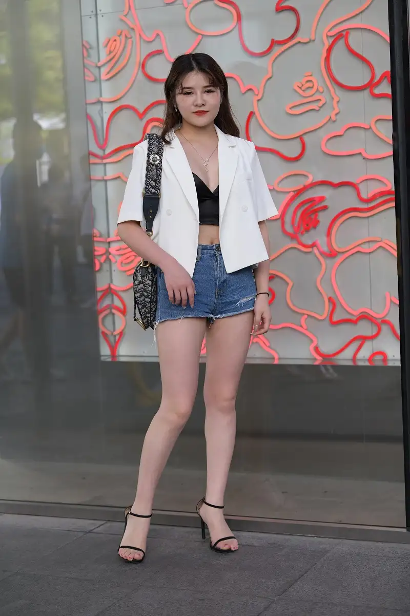 28073550476.webp.webp