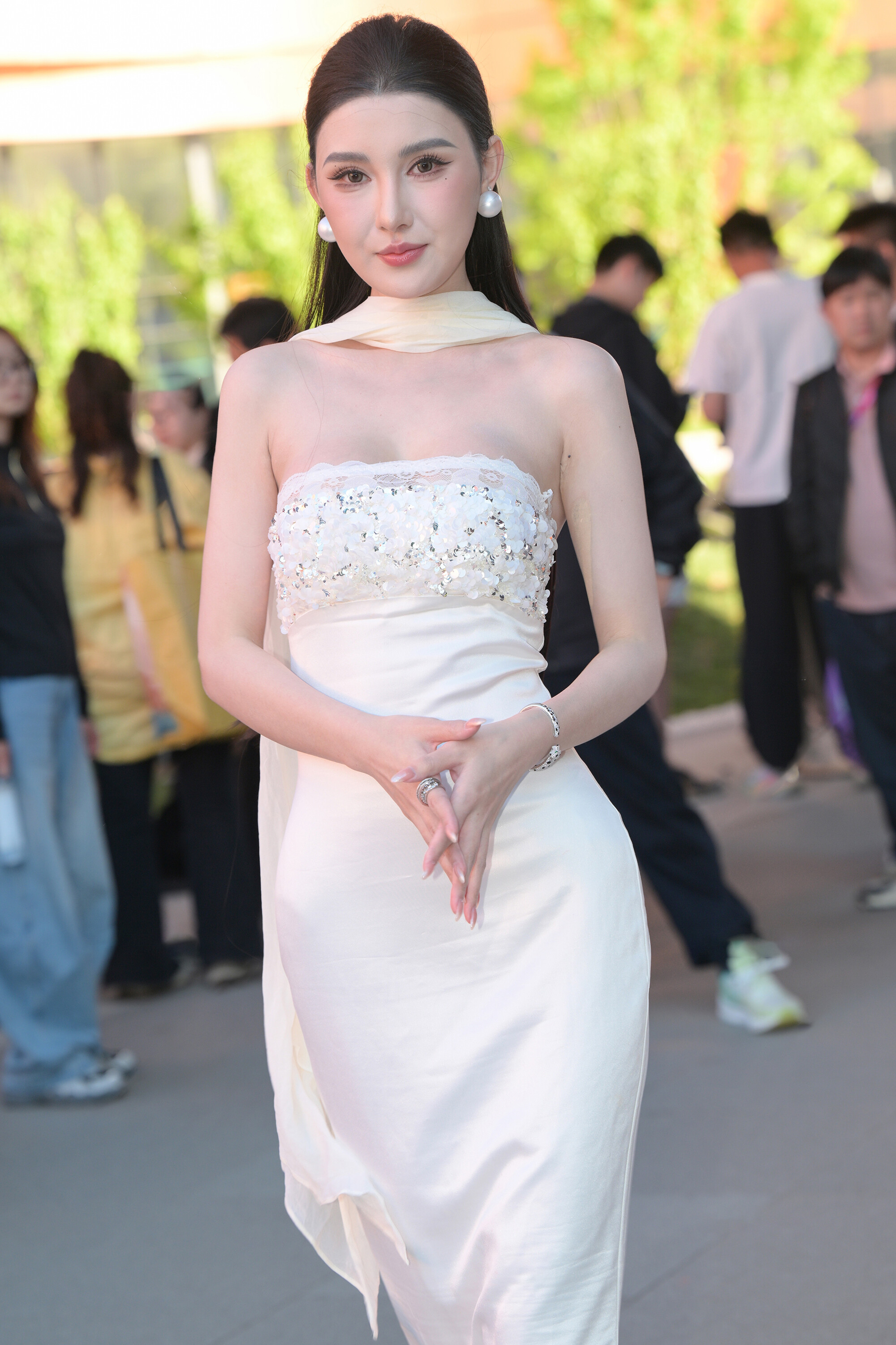 xiao-lu-na-bai-qun-2.jpg