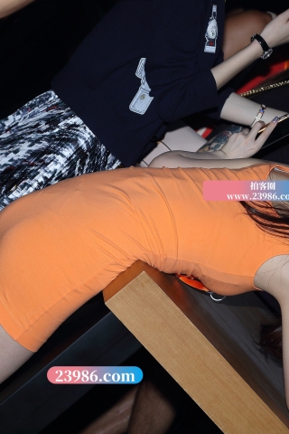 【番茄酱赛帖】在直播的超甜美紧身裙靓女