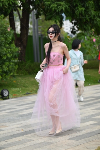 清新优雅粉色裙小仙女