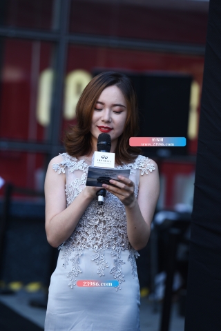 【咔喳赛贴】街边销售