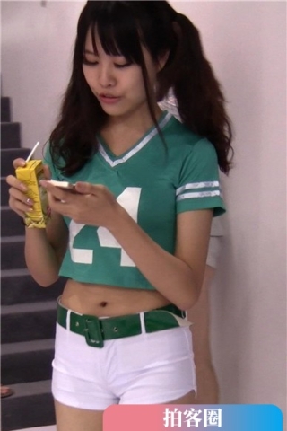 查看完整内容：白色紧身热裤美三角的青春美少女。（视频版） - 共6张图片