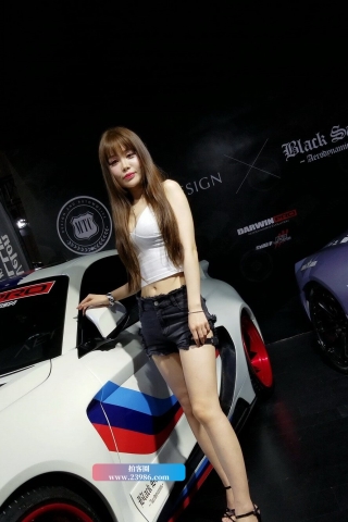 4K - 热裤长腿高跟模特 [682 MB/MP4]（视频版）