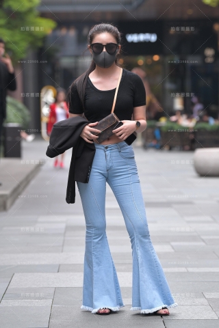 搭讪带口罩de紧牛美臀小姐姐