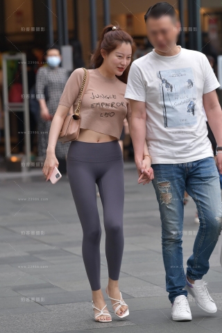 查看完整内容：【视觉冲击赛贴】大长腿紧身翘臀美女 - 共28张图片