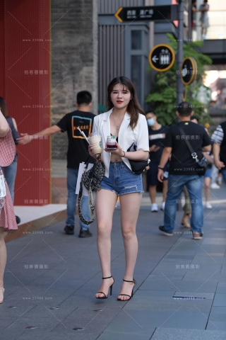 搭讪热裤美腿美姐