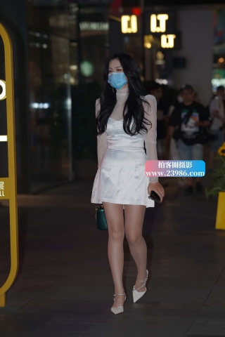 搭讪R丝长腿高跟美女