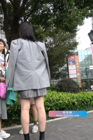 查看完整内容：4K - 性感长腿街拍时尚御姐型美女 [1.27 GB/MP4]（视频版） - 共8张图片