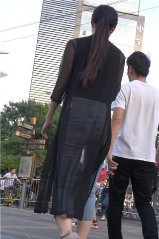 查看完整内容：4k超清，紧身牛仔高挑长腿女神姐姐骑共享单车[1.36 GB]（视频版） - 共12张图片