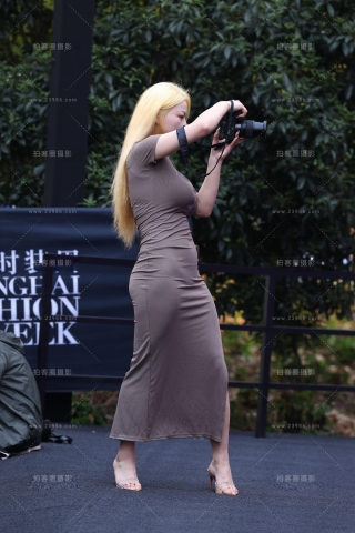 20250328金发丰腴摄影师小姐姐