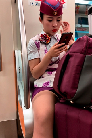 查看完整内容：成都局熟女气质乘务员坐姿豪迈经典地铁视频（视频版） - 共6张图片