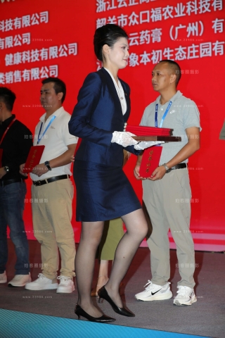 查看完整内容：高端会场颁奖礼仪黑丝制服质量高啊 - 共20张图片