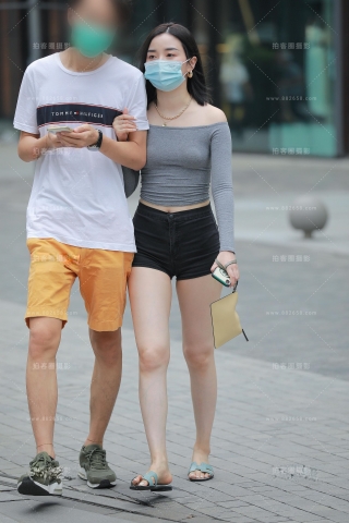 【玻璃赛帖】乖巧的热裤女友