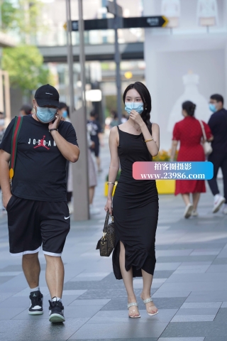 黑色开叉长裙，美zu