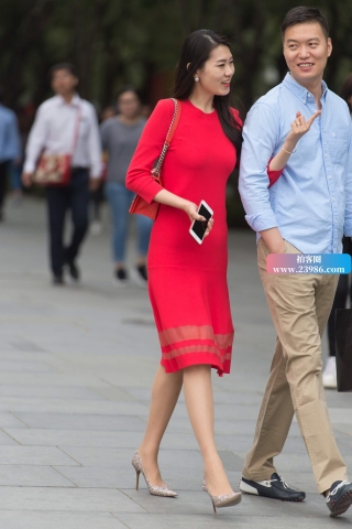 美丽大方红裙姐姐