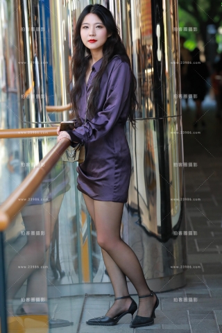 【玻璃街拍】黑丝高跟美女