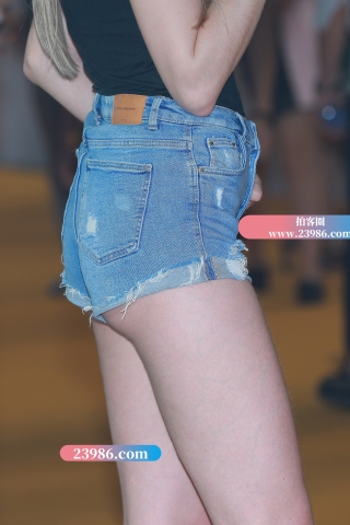 高腰热裤月牙臀，长腿外模