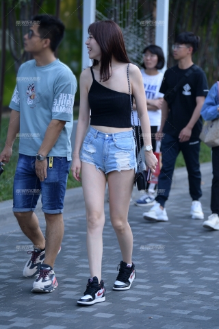 第1565篇★高挑热裤美女★