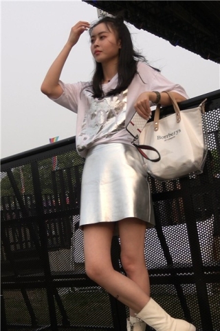 4K-天生丽质好身材包臀裙街拍小清新女神姐姐 [1.32 GB]（视频版）