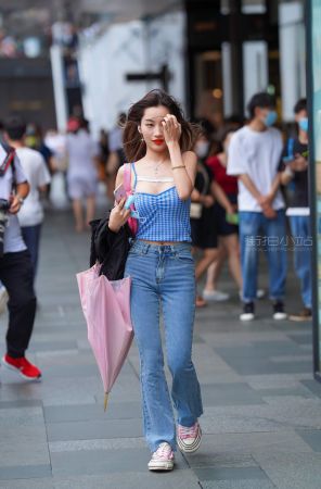 查看完整内容：蓝色牛仔小姐姐 - 共17张图片