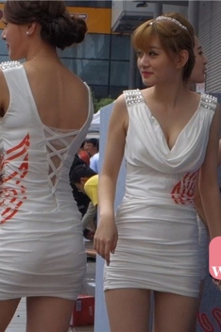 查看完整内容：三位美腿包臀裙高跟鞋女神外面抽烟。（视频版） - 共6张图片