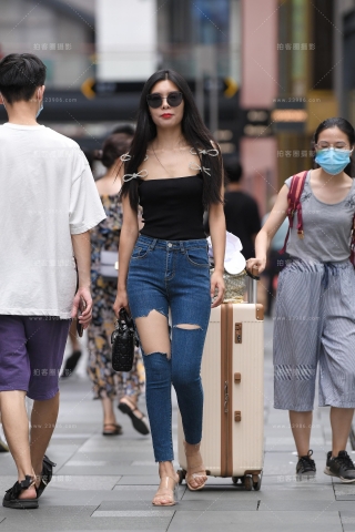 【视觉冲击赛贴】破洞紧牛小姐姐