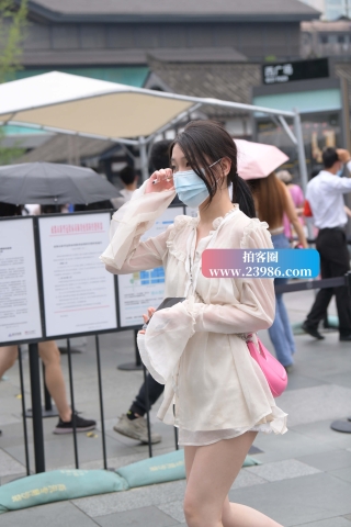 街拍小清新气质邻家小妹