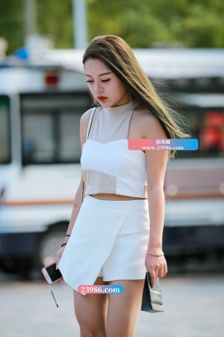 人潮之中你孤独而美丽着