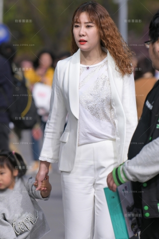 查看完整内容：【红石赛贴】西装美女 - 共20张图片