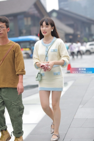 街拍小清新青春美少女