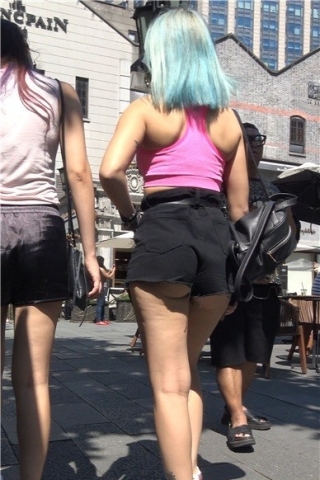 查看完整内容：4k-丰满大肉臀超短热裤美眉 [2.08 GB]（视频版） - 共10张图片