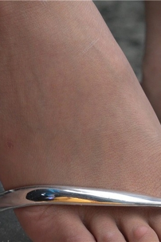 查看完整内容：4K 银白人字拖裸足美女小姐姐 [7.01 GB]（视频版） - 共8张图片