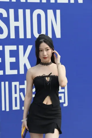 高跟黑裙美女（完整版）