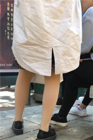 街拍丝足美女（视频版）