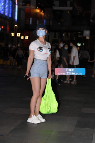 给力的身材比例~