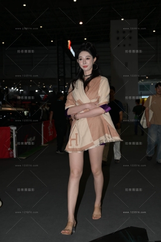 查看完整内容：下班了的包臀裙美女 - 共15张图片