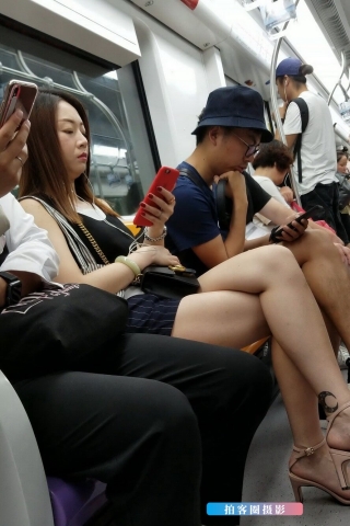 4K - 街拍白皙美腿姑娘，凉高跟美女 [1.43 GB/MP4]（视频版）