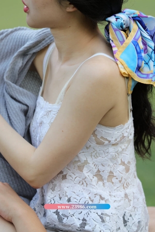 查看完整内容：顶级品质雪足白皙美女 - 共20张图片