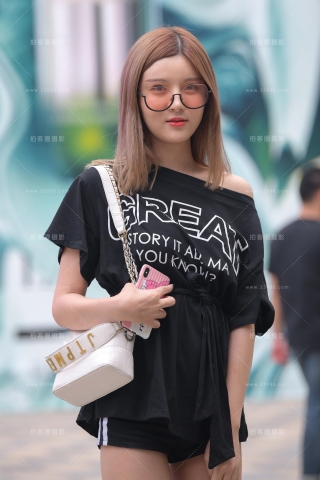 【街拍之魂赛帖】性感热裤MM