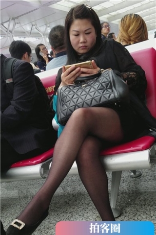 查看完整内容：4k-候车室内的美少妇，长腿黑色丝袜太诱人啦（视频版） - 共6张图片