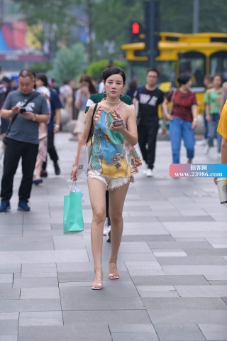 成熟魅力大方街拍美女姐姐