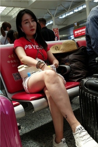 查看完整内容：4k-运动鞋大长腿丰满女神姐姐（视频版） - 共8张图片