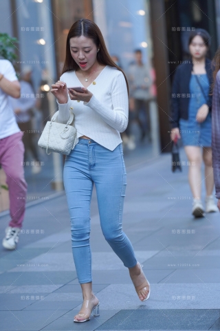 查看完整内容：蓝色紧牛 - 共16张图片