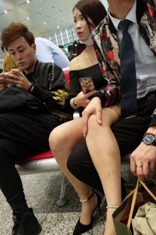 查看完整内容：4k-极品性感白皙美腿美女，真羡慕这哥们的手（视频版） - 共8张图片